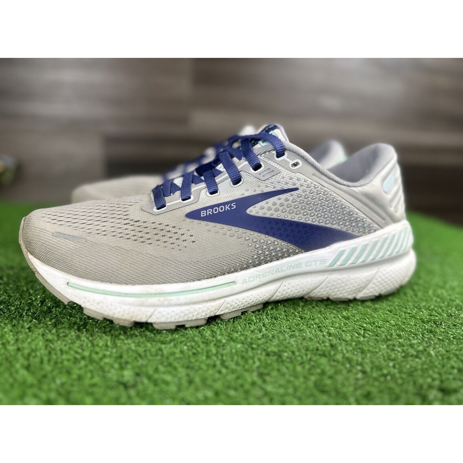 Brooks Womens Adrenaline Gts 22 Running Shoes Gray Mesh 2022 Size 10 Narrow